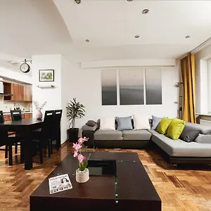 Lumina Spacious Near The Railway Station Апартаменты